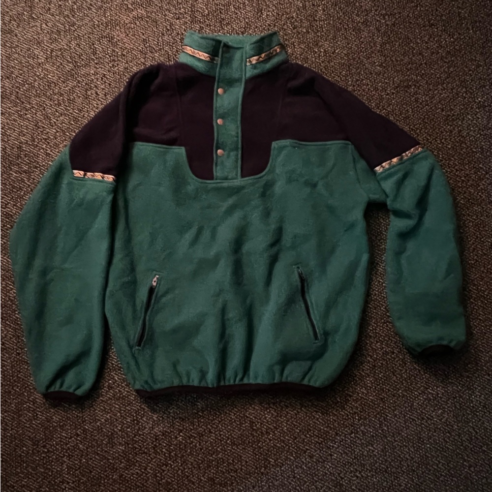 Akita fleece sweater